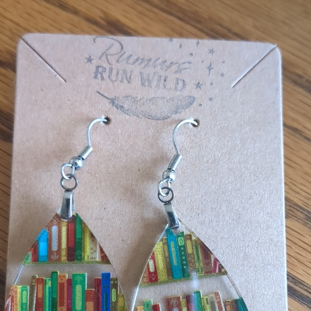 📚 NWT Resin Bookshelf Teardrop Earrings - Picture 3 of 5